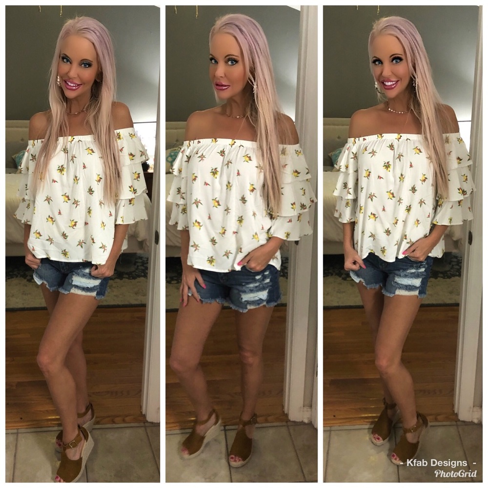 🍋LAST 1! 💕Lemon Print Off Shoulder Ruffle Top! - Picture 2 of 3